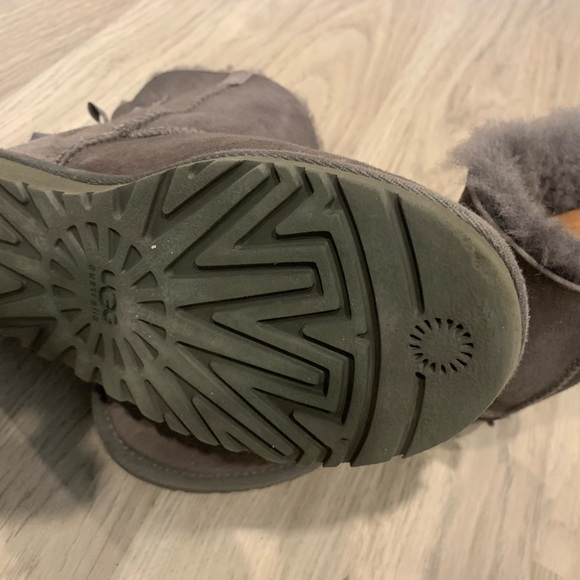 Uggs Bailey Bow 1 - Picture 6 of 7